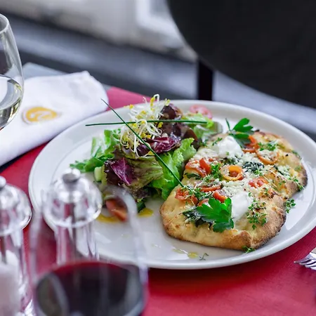 Отель Victoria Interpark *